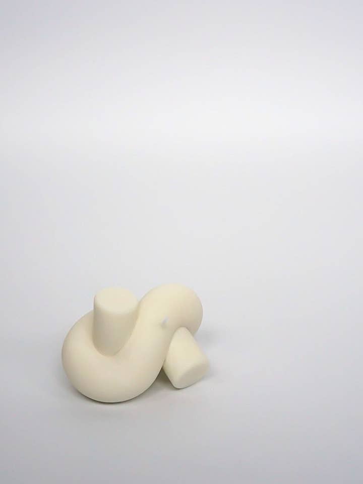 Twisted Tied Knot Candle - 100% Natural Soy Wax - Sculpture Decor for wholesale by Studio Su Casa