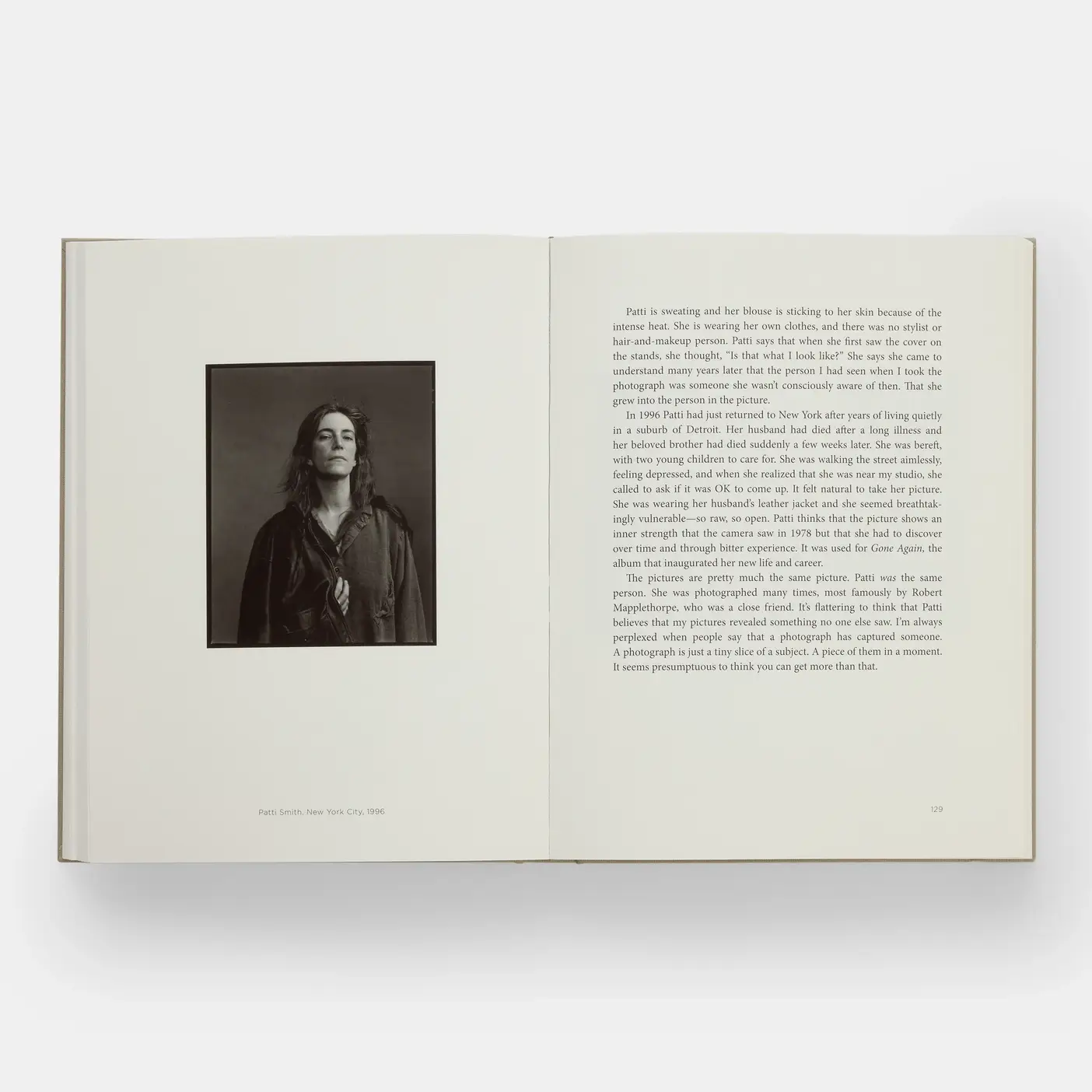 Phaidon - Wholesale Arts & Entertainment - Annie Leibovitz At Work3
