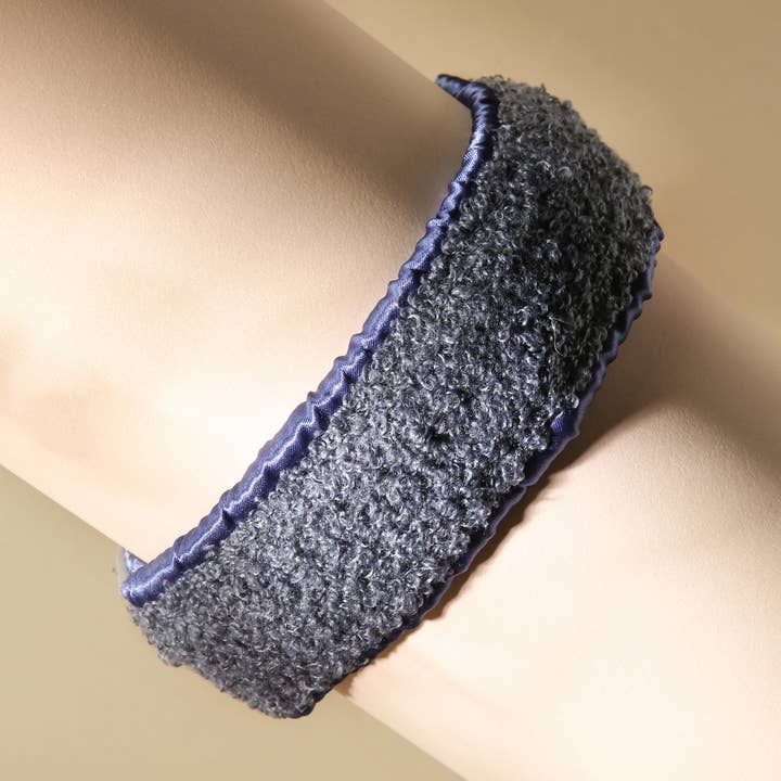 Collier NOCTURNE pour la vente par Wagging Tail