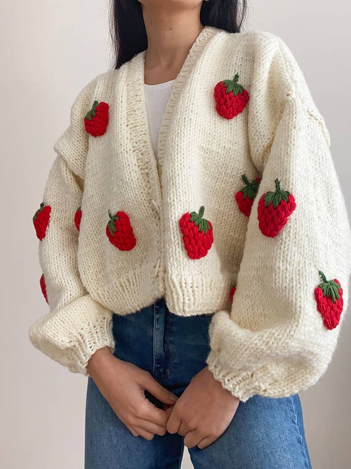 Håndstrikket Chunky Jordbær Cardigan Sweater til Kvinder #2 for engroshandel hos Honey Art and Nature