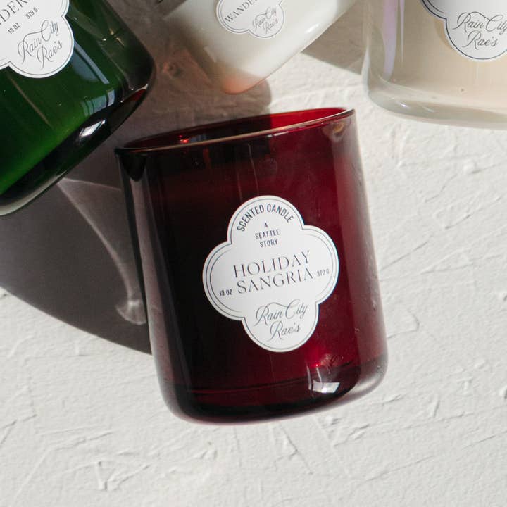 Holiday Sangria 13 oz Lyxljus | Genomskinlig Merlot Röd för wholesale av Rain City Rae's