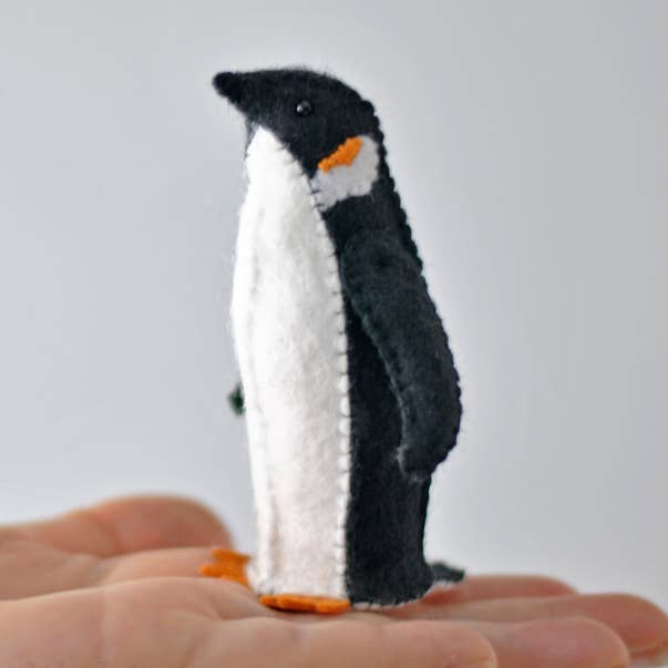 MODÈLE D'EXPOSITION EN MAGASIN Pour kits de bricolage pingouin en feutre DIY pour la vente par DelilahIris Designs