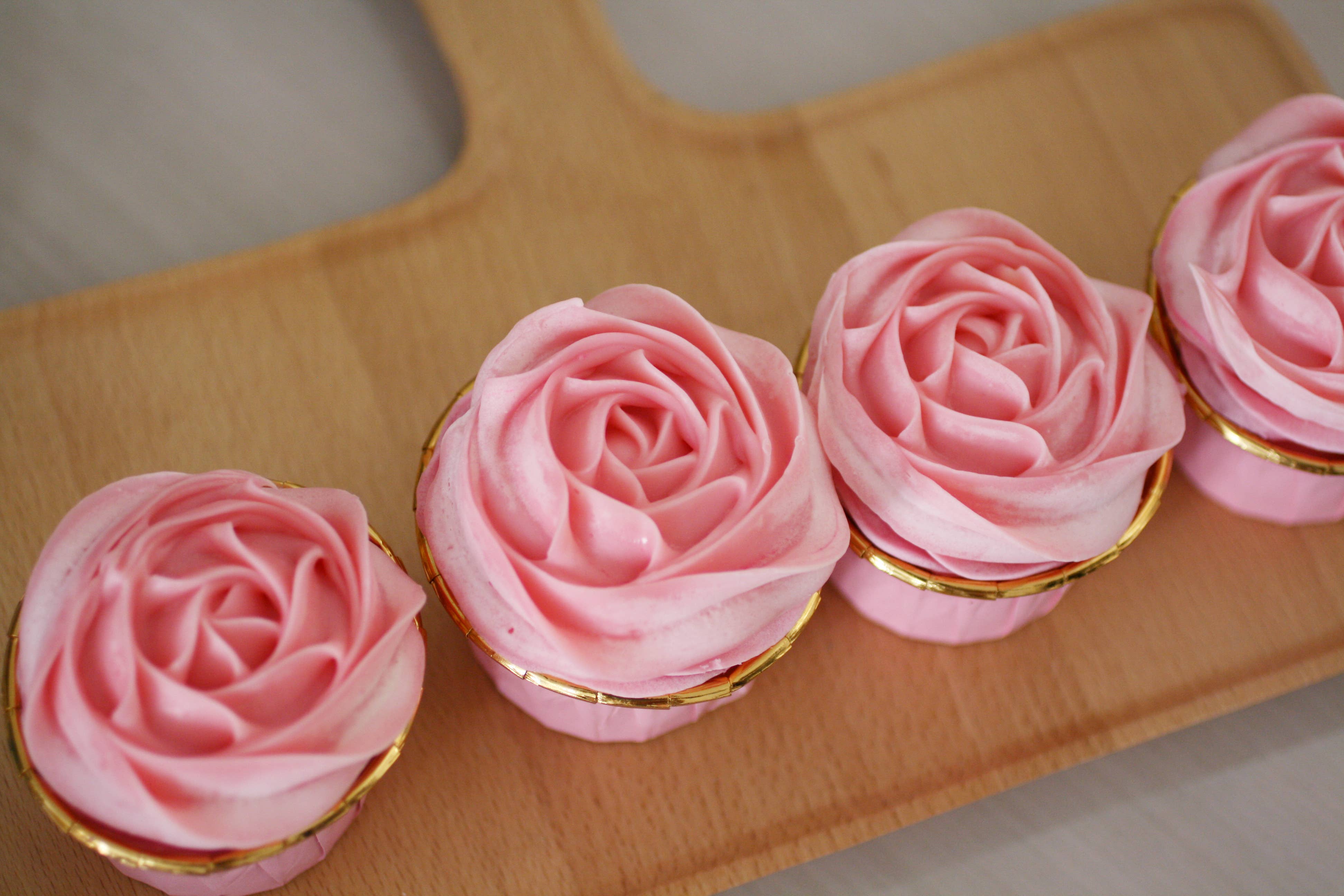 One Leaf Soap - Vente Pains de savon - Savon Rose Cupcake (Pétales de Rose)2