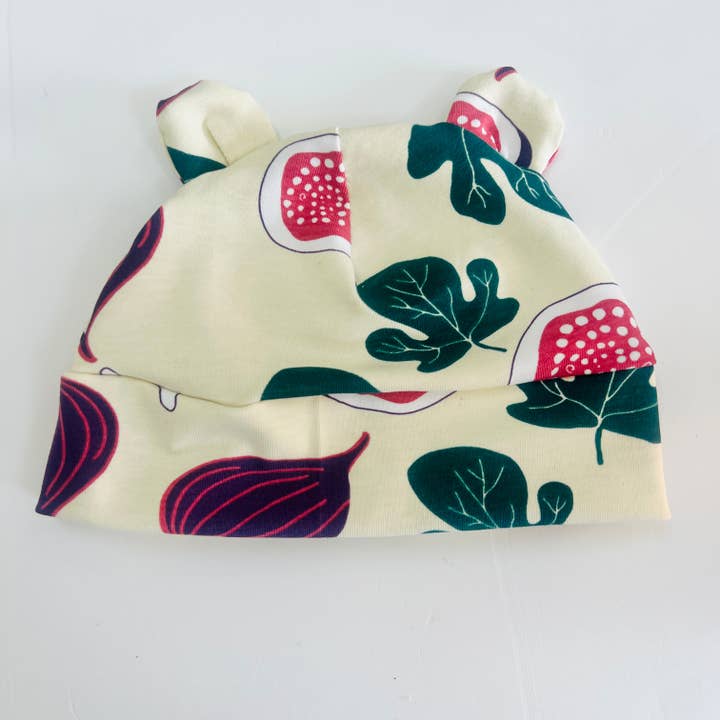 PRE ORDER FOR DELIVERY 2nd WEEK FEB.
Eddie & Bee organic cotton Baby hat with ears in Cream " Fig " print. for wholesale by Eddie & Bee