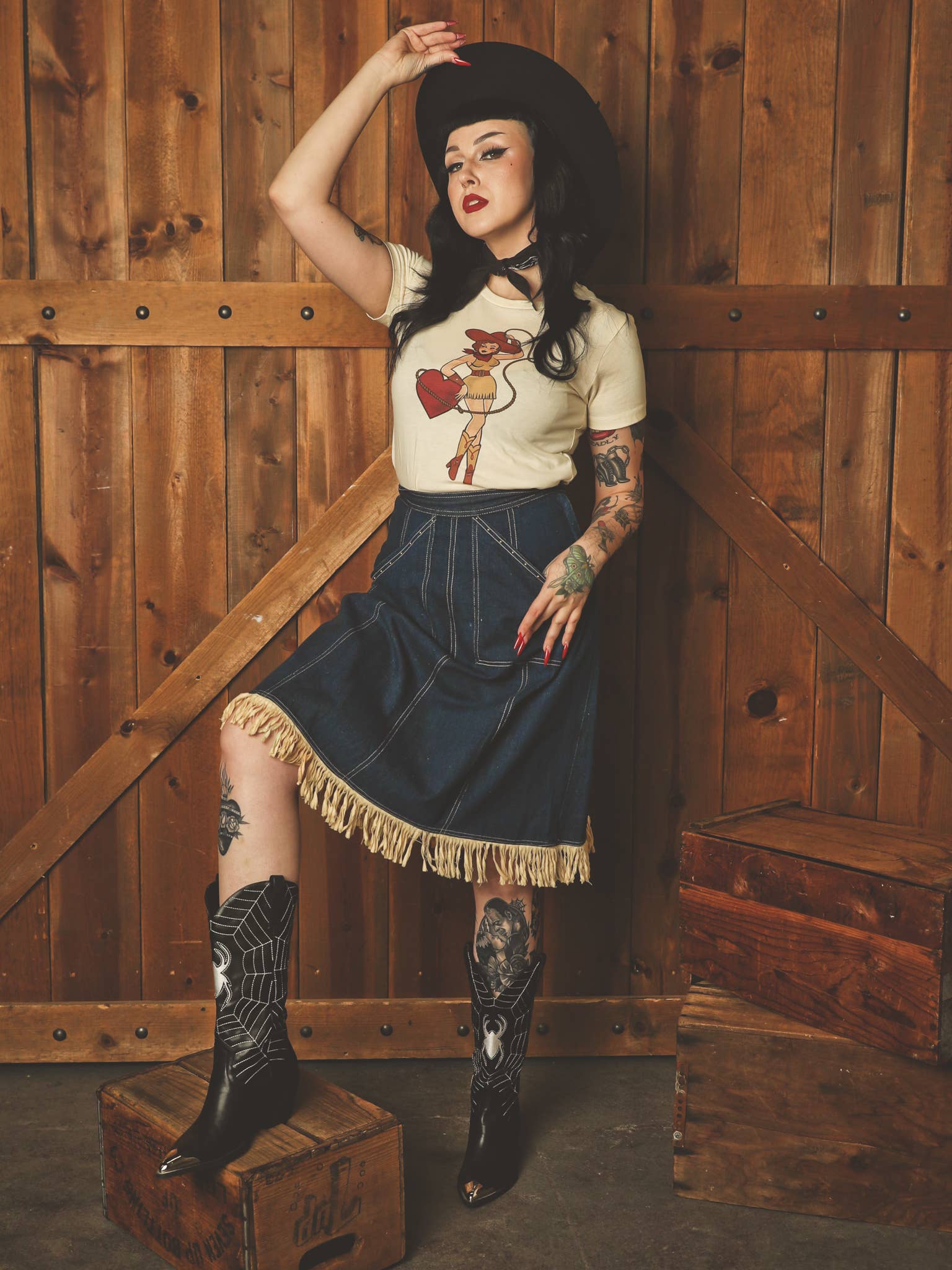 Mischief Made - Vendita all'ingrosso Maglietta stampata - Donna - T-shirt attillata Heart Bandit in avorio8