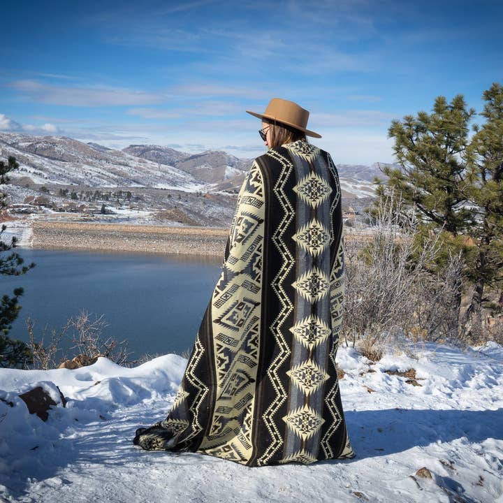 Alpaca Threadz - Wholesale Throw Blanket - Andean Alpaca Wool Blanket - Slate - Black/Grey/Cream