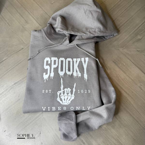 Sweat à capuche Ambiance Effrayante Uniquement pour la vente par Sophie V. Designs