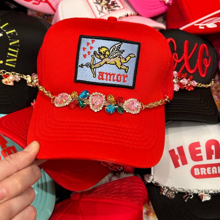 Amor Patched Trucker Hat | Alla hjärtans mössa | Cupid | Hjärta för wholesale av Vibes Hat Company