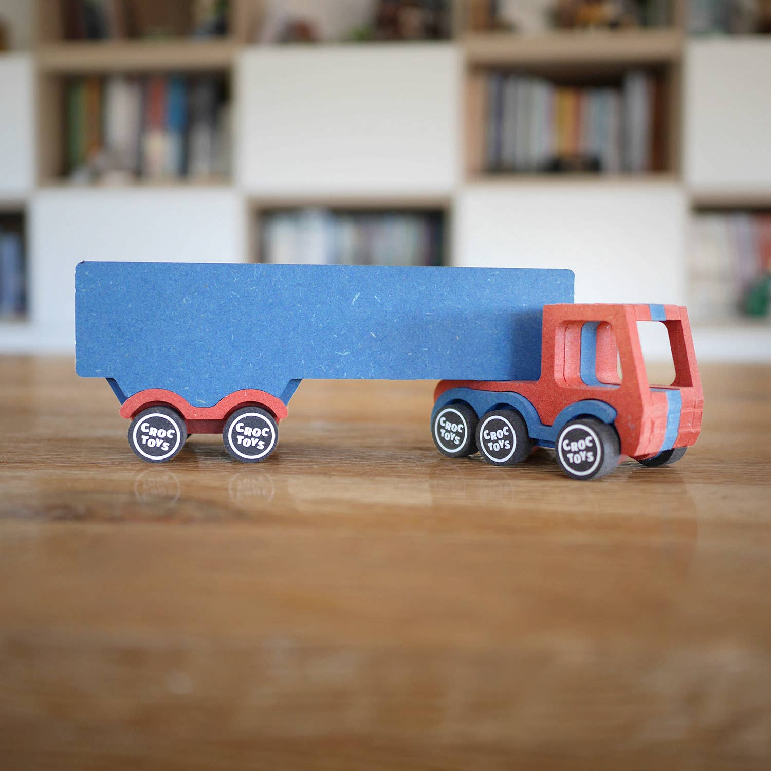 Croctoys - Wholesale Toy Car/Truck - Kids - Wooden vehicle construction kit: REMY, the semi1