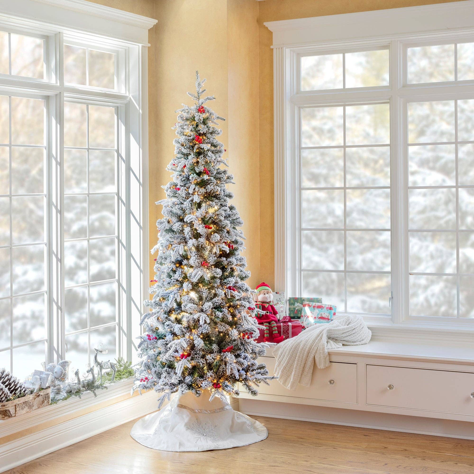 Haute Decor - Vente Sapin de Noël artificiel - Sapin de Noël artificiel Lexington Slim pré-éclairé de 7 pieds1