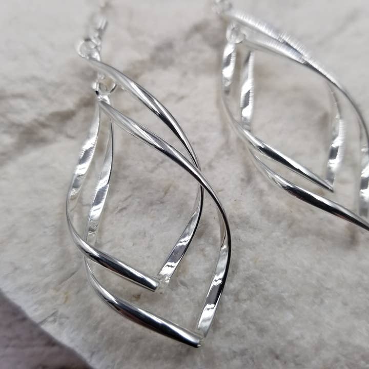 Treasure Wholesale - Wholesale Dangle Earrings - Abstract Geometry Silver Earrings1