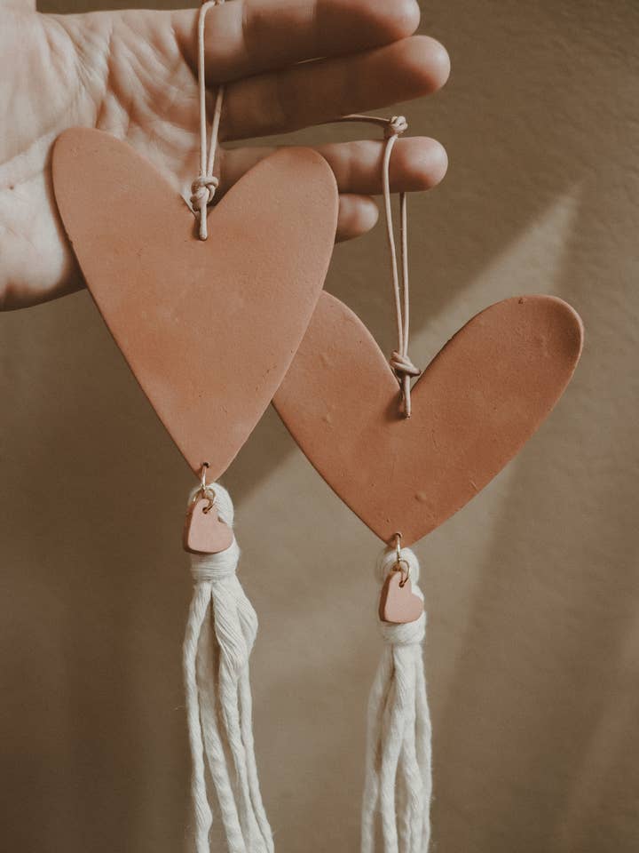 Decorazione da parete ispirata a San Valentino, Galentines Heart Clay per la vendita all'ingrosso da parte di Rooted Reverie