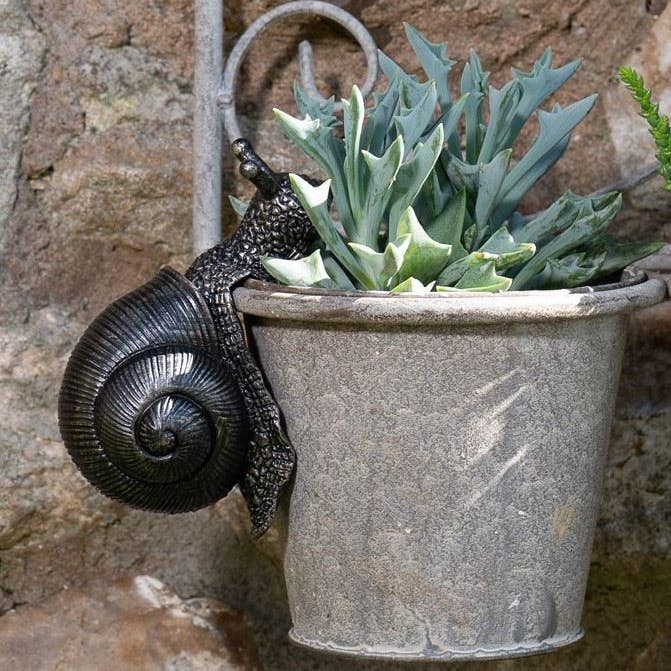 Snail Plant Pot Hanger for wholesale by Jardinopia UK