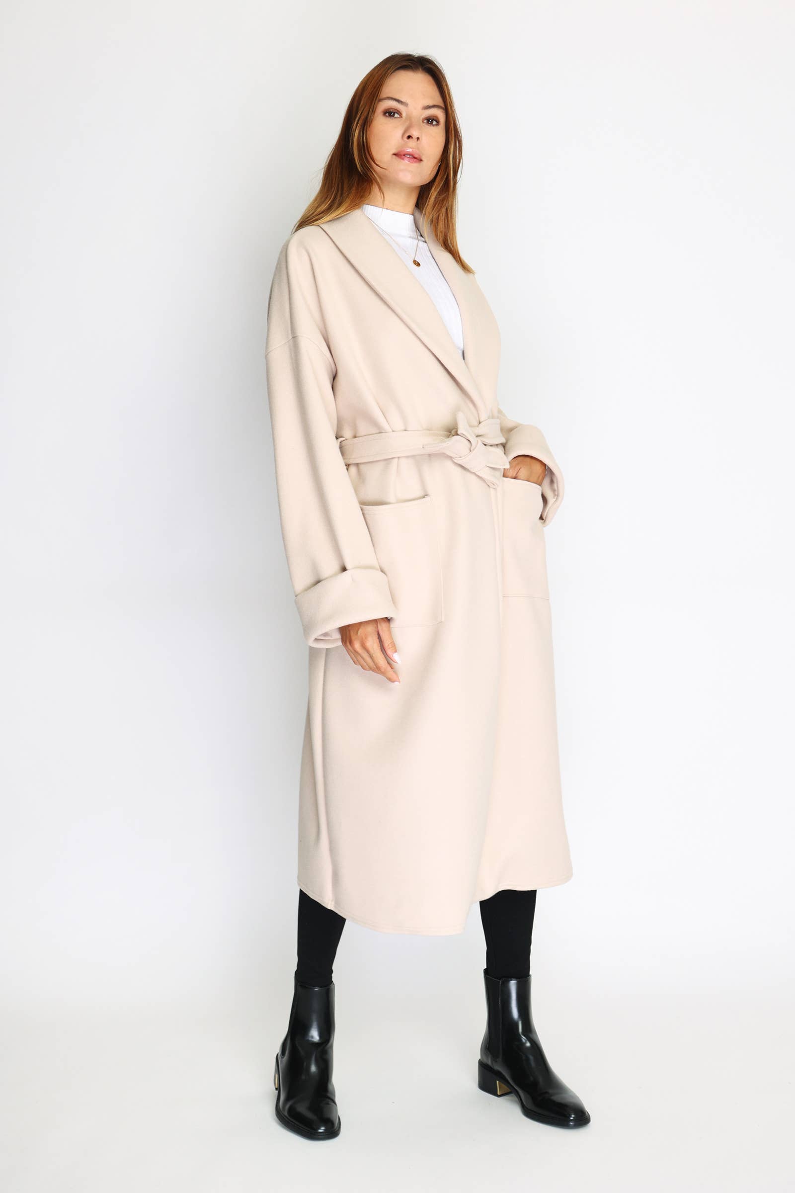 ORNELLA PARIS - Vendita all'ingrosso Cappotto - Donna - Cappotto liscio con cintura MC-M24010

1