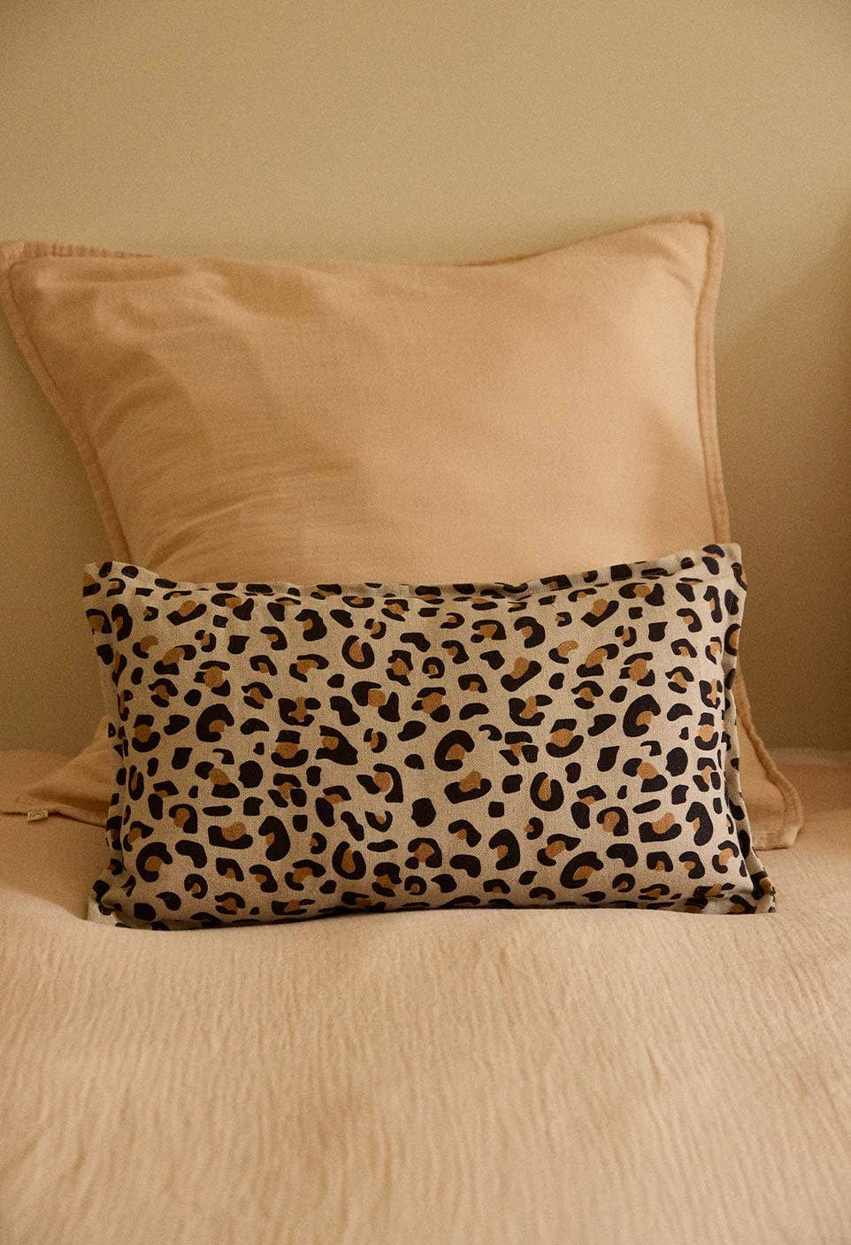 Gabrielle Paris – wholesale Dekorativ kudde – Kudde i linne med leopardmönster1