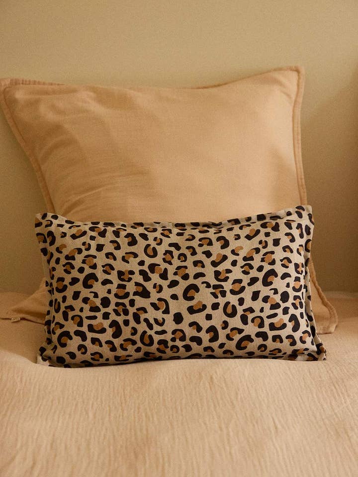 Linen cushion cover 30x50 cm Leopard with Filling for wholesale by Gabrielle Paris