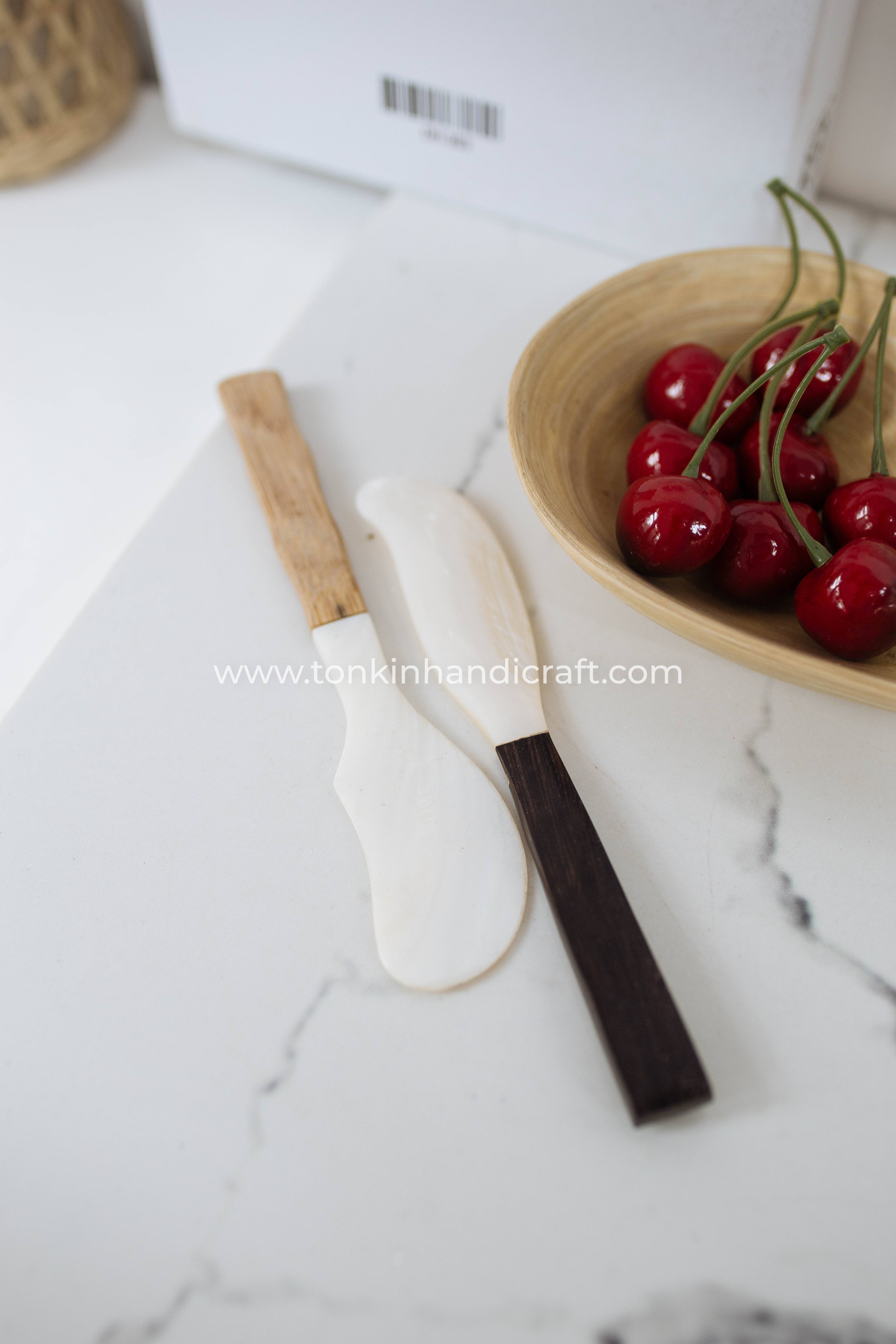 Tonkin Handicraft – Großhandel Käsemesser – Muschelstreuer mit schwarzem Holzgriff2