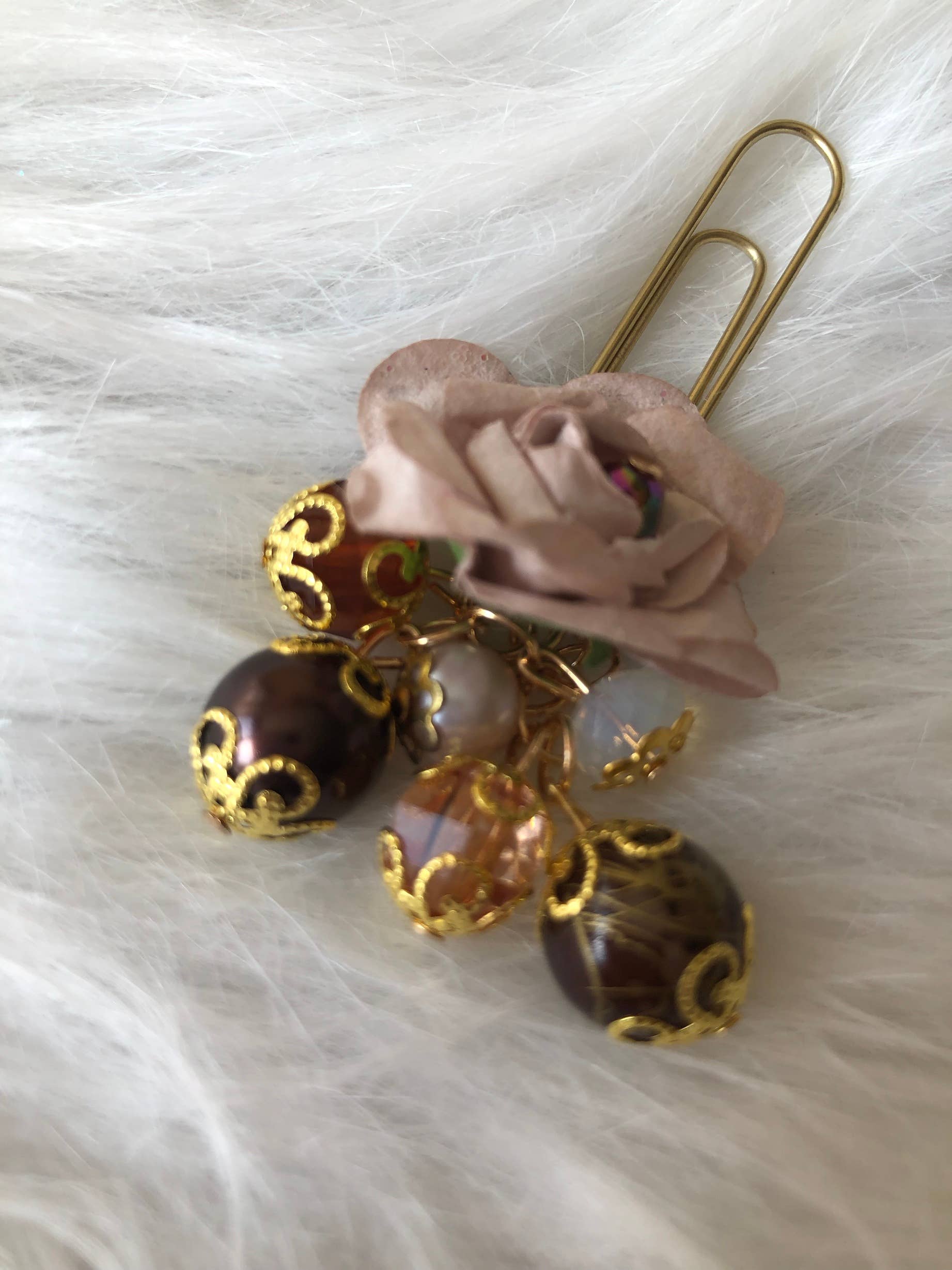 Mimi Mira Creations – wholesale Pappersklämma – Rose samling gem taupe1