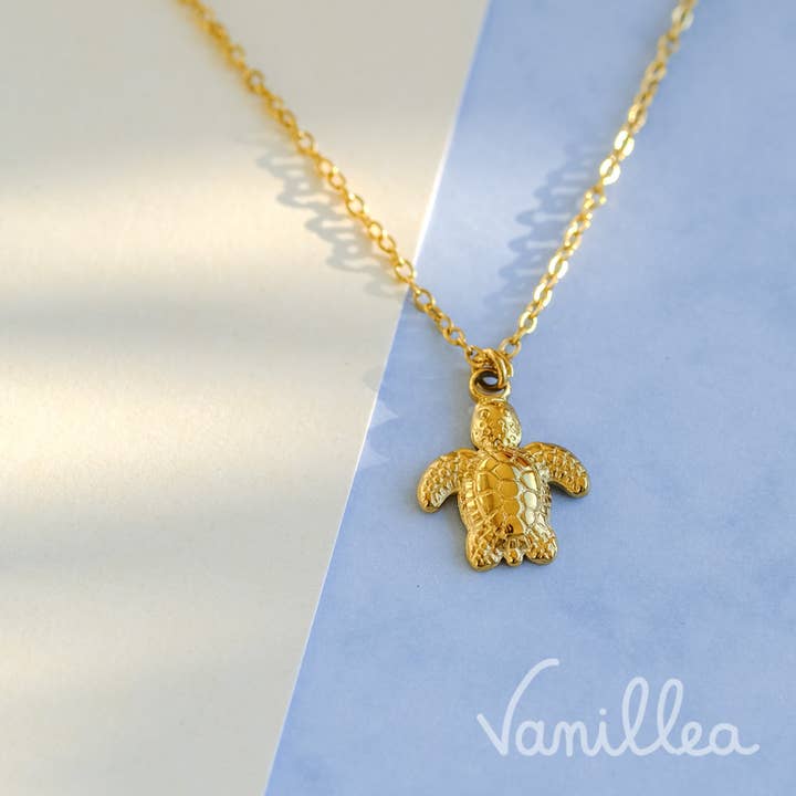 Collier tortue doré en acier inoxydable bohochic pour la vente par Vanillea