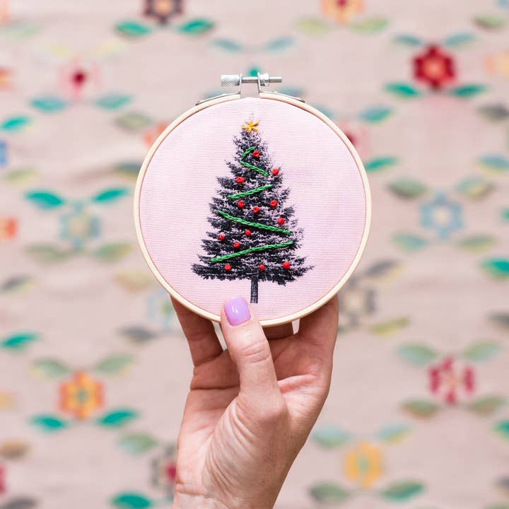 Cotton Clara - Wholesale Embroidery/Cross Stitch Supplies - Christmas Tree Embroidery Hoop Kit