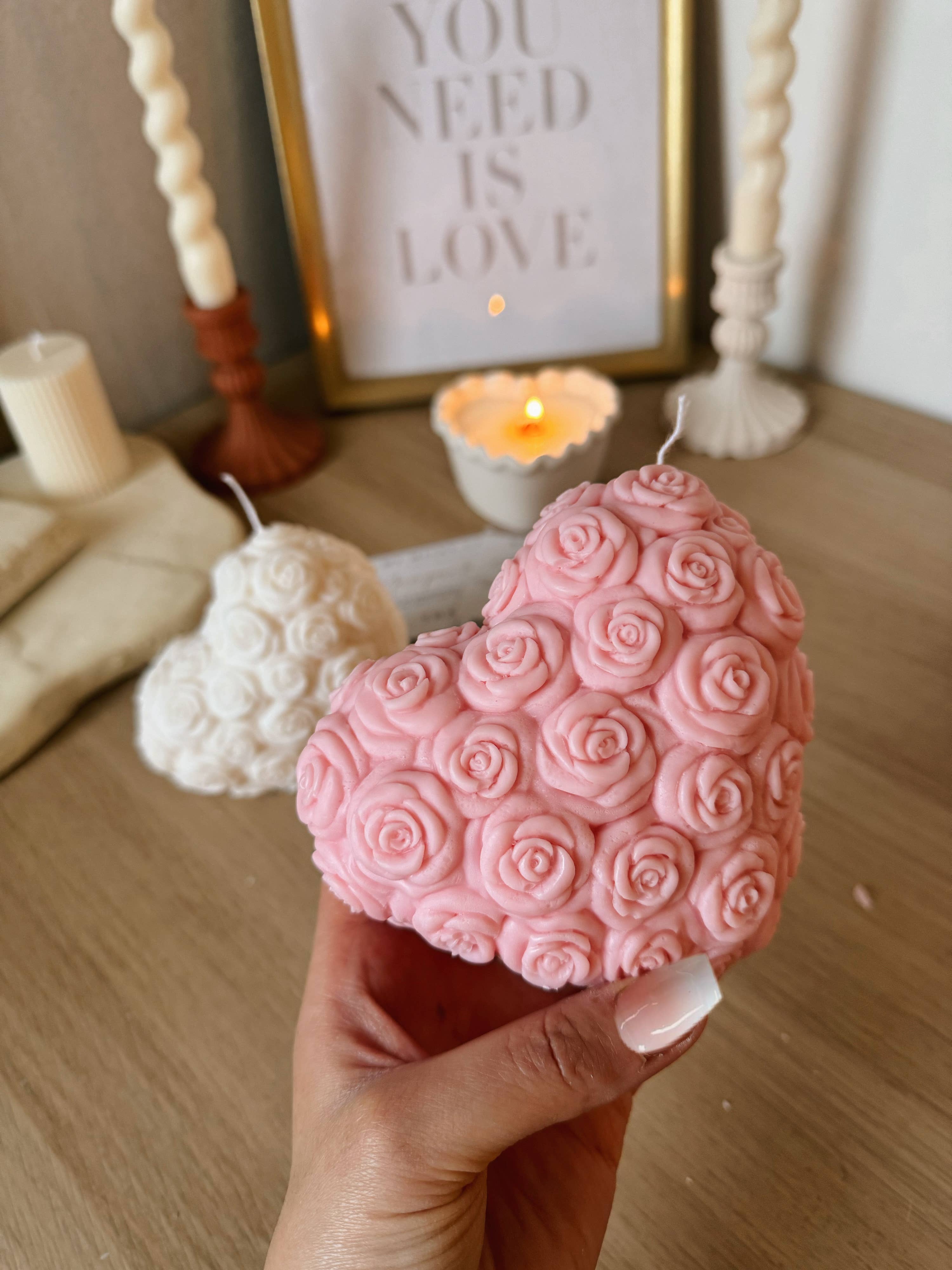 My Milky Candle - Vendita all'ingrosso Candele regalo - Candela a forma di cuore con boccioli di rosa, vari colori disponibili1