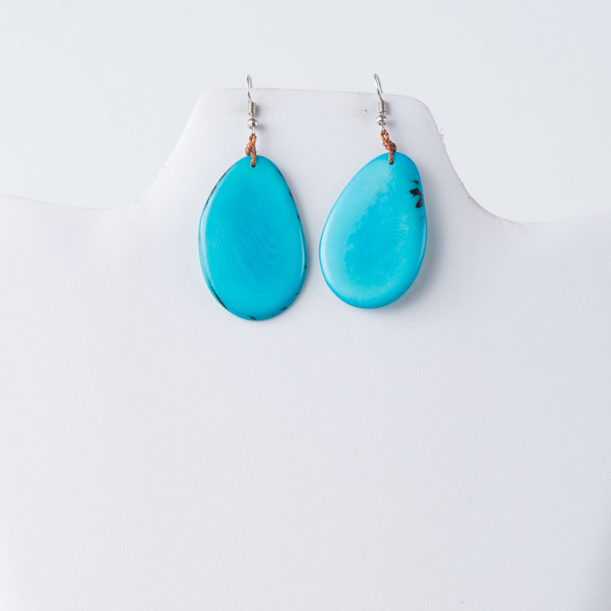 TaguArtsy - Wholesale Hangende/ronde oorbellen - Tagua Slice milieuvriendelijke oorbellen24