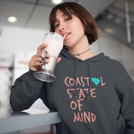 Sweat à capuche unisexe Coastal State of Mind™ South Carolina Beach & Bonfire pour la vente par Coastal & Midwest State of Mind
