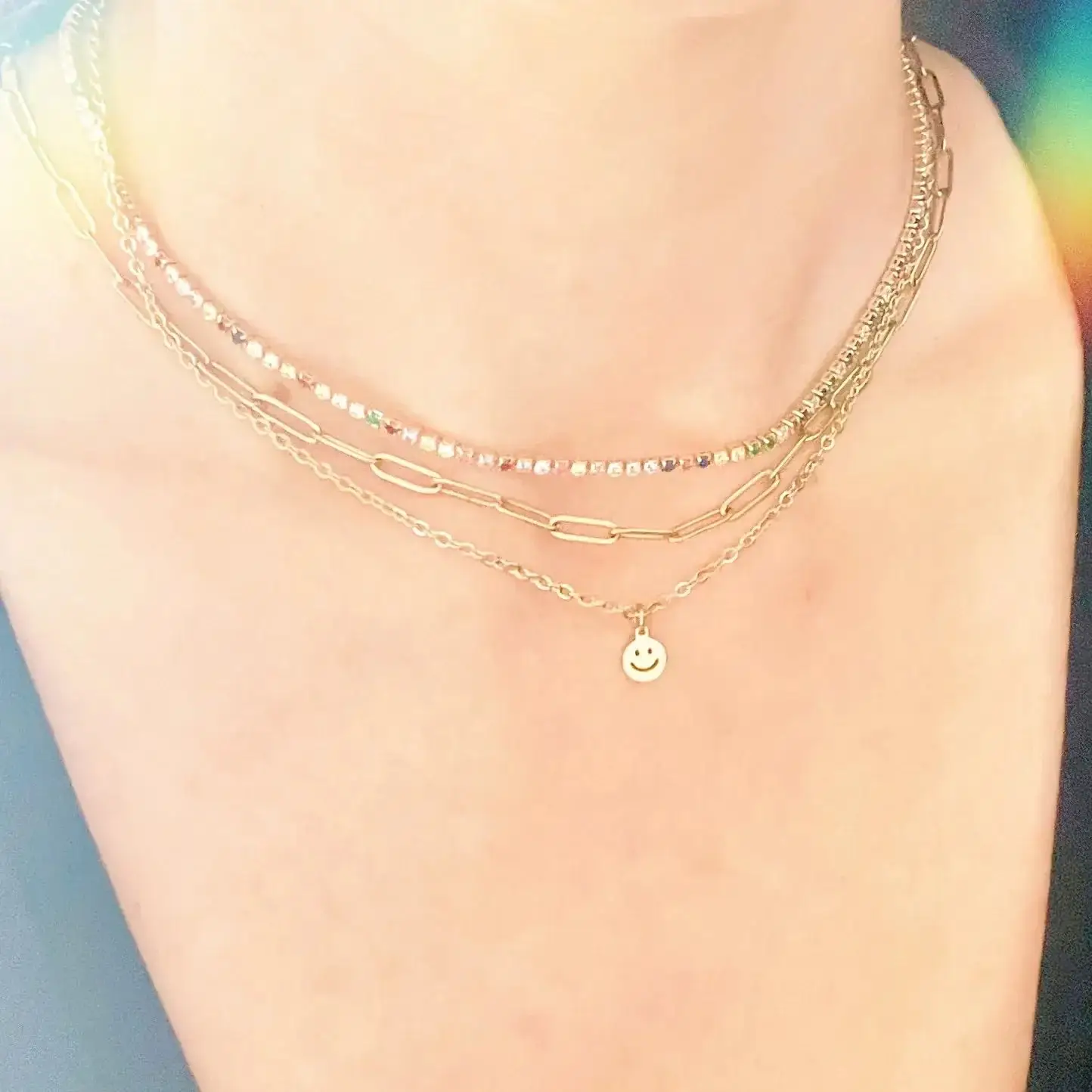 L Rae Charm – Engroshandel Halskæde med vedhæng – Halskæde tillykke med fødselsdagen – Guld smiley vedhæng3