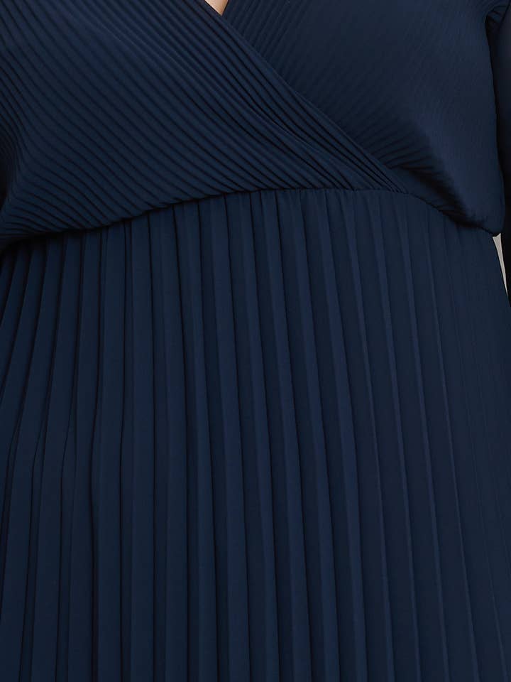 C'MELODIE - Wholesale Dress - Women's - Elegant Long-Sleeve Pleated Dresses in Plus Size5