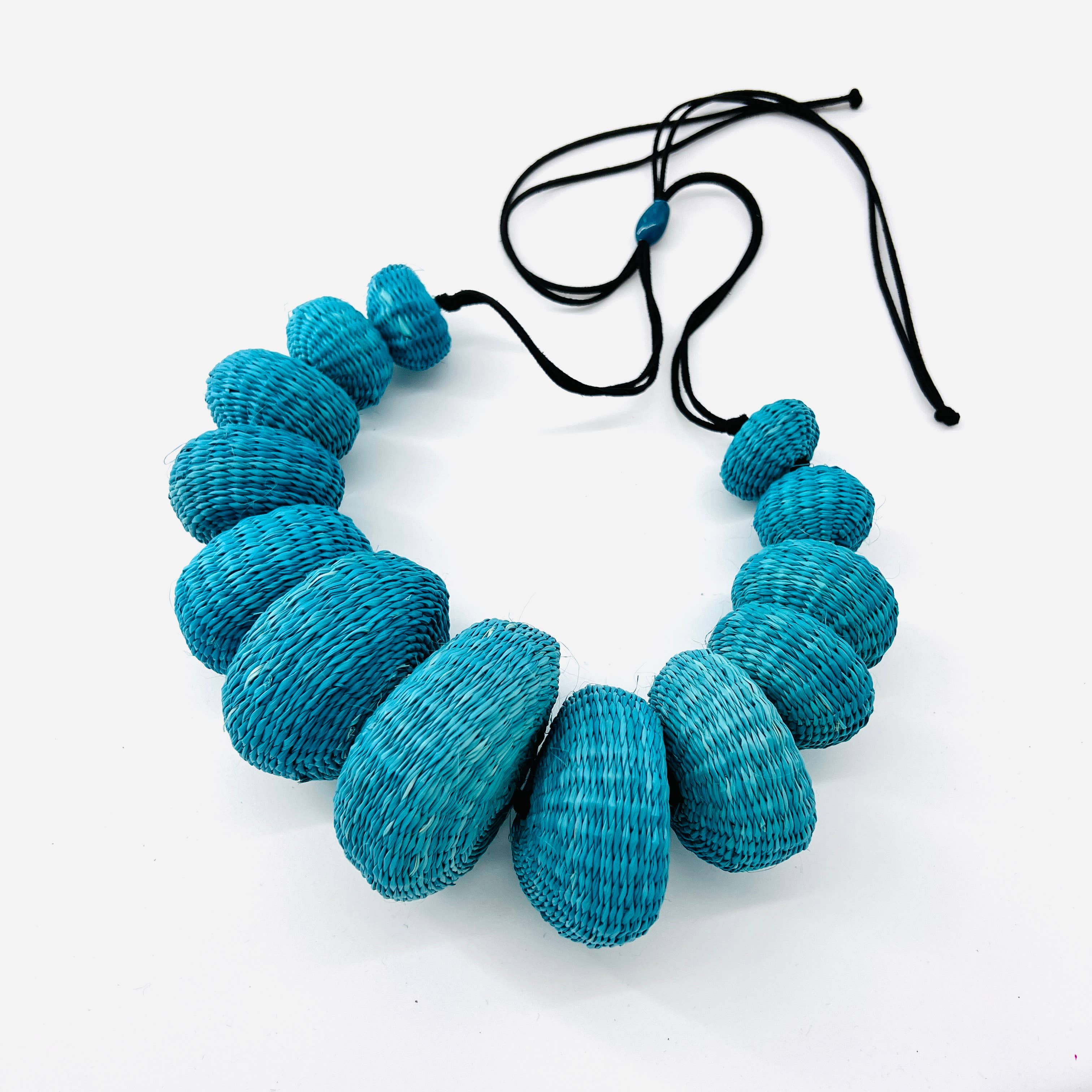 Belart Fair Trade – Engroshandel Halskæde med store vedhæng – Iraca Statement vævet Degradee Jolie halskæde0