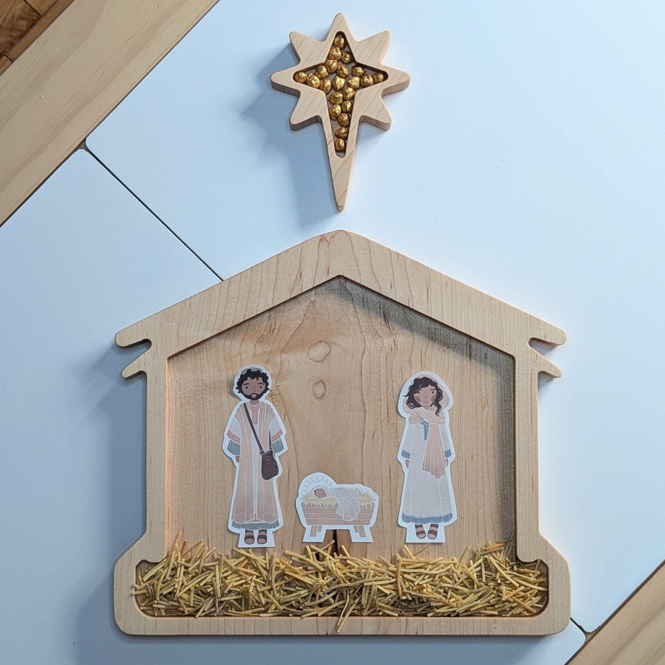 Carved Together Co - Vente Jouet en bois – enfant - Plateau de jeu sensoriel de la crèche (Étable & Étoile)0