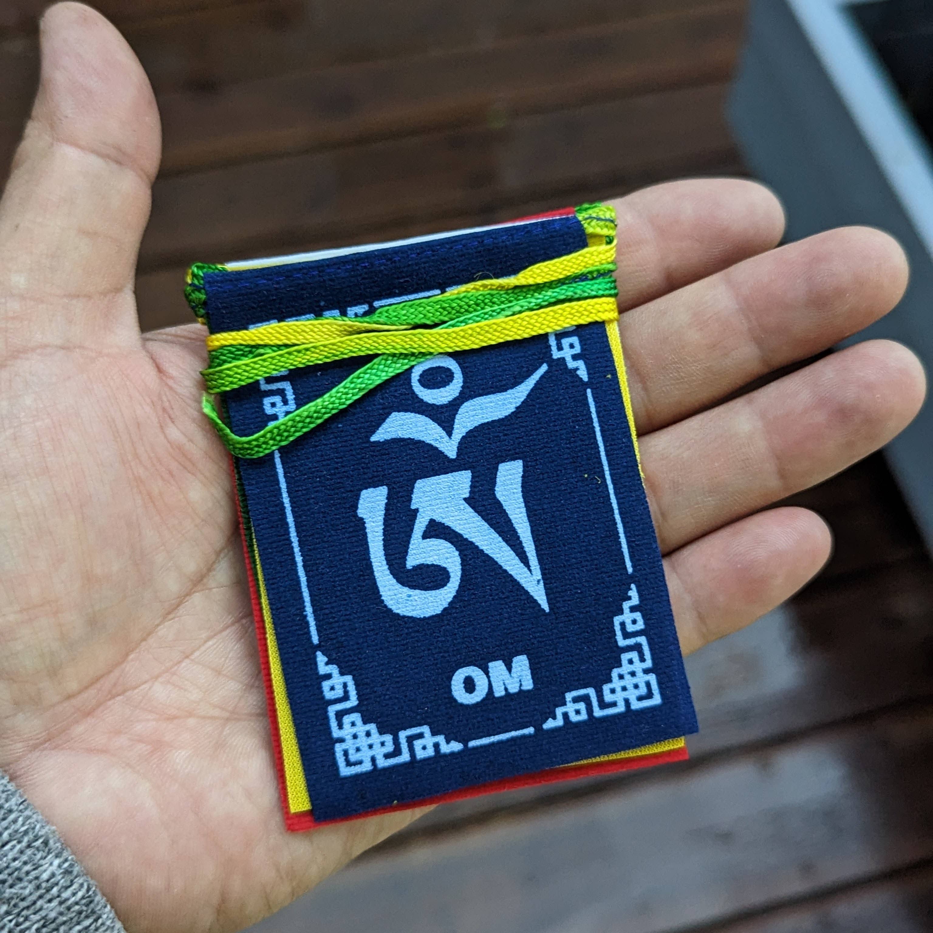 Tenzing Collections – Großhandel Flagge – Kleine buddhistische Gebetsfahnen oder Mini-Gebetsfahnen aus Stoff6