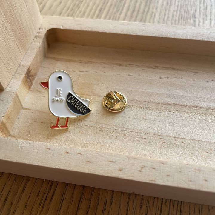 Madame la mouette - Wholesale Lapel Pin/Button - Pin's I'm a pain1