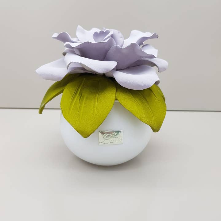 White and Violet Flower Collection Scenter - Wedding Favours and Gift Ideas in vendita all'ingrosso su Faire