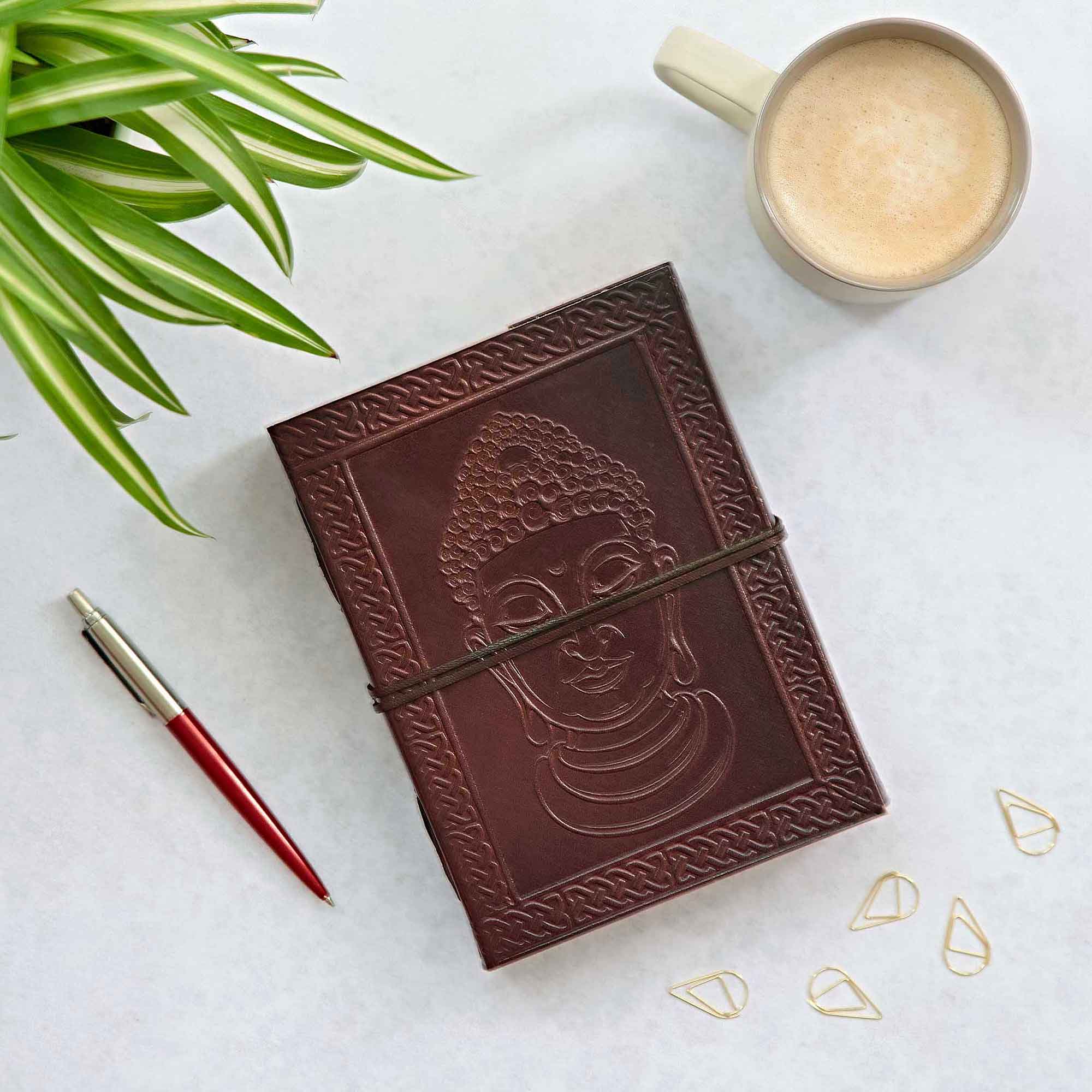 The Paper High Gift Company Limited – Großhandel Tagebuch – Handgefertigtes Lederjournal mit geprägtem östlichem Symbol2