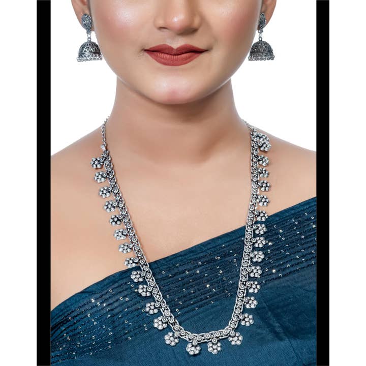 Silberne lange Halskette Set Indischer traditioneller handgefertigter Schmuck für den Großhandel von Vastrabhushan