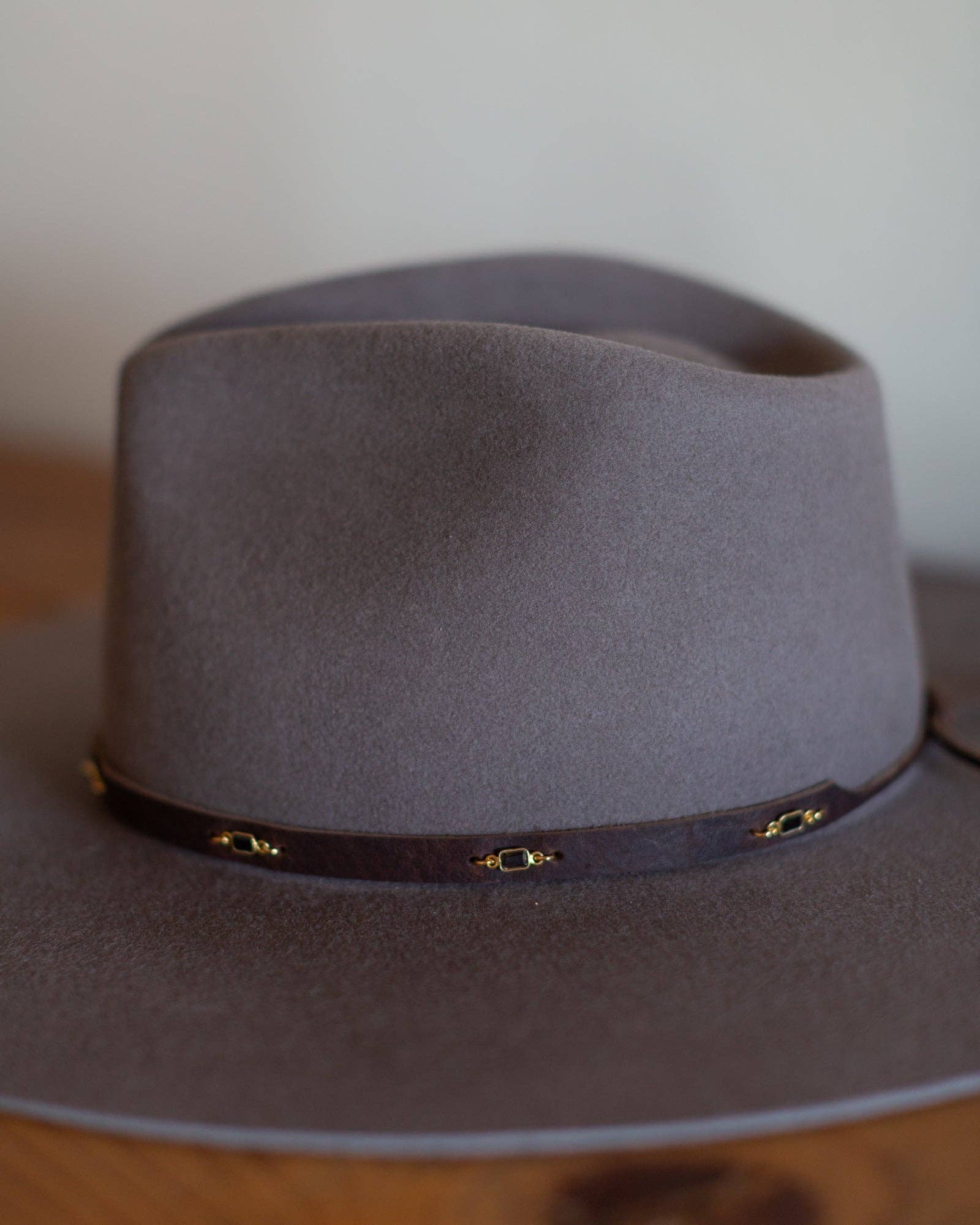 Crossbow Leather - Wholesale Hat Accessory - Women's - SMALL GEMSTONE ON LEATHER HAT BAND3