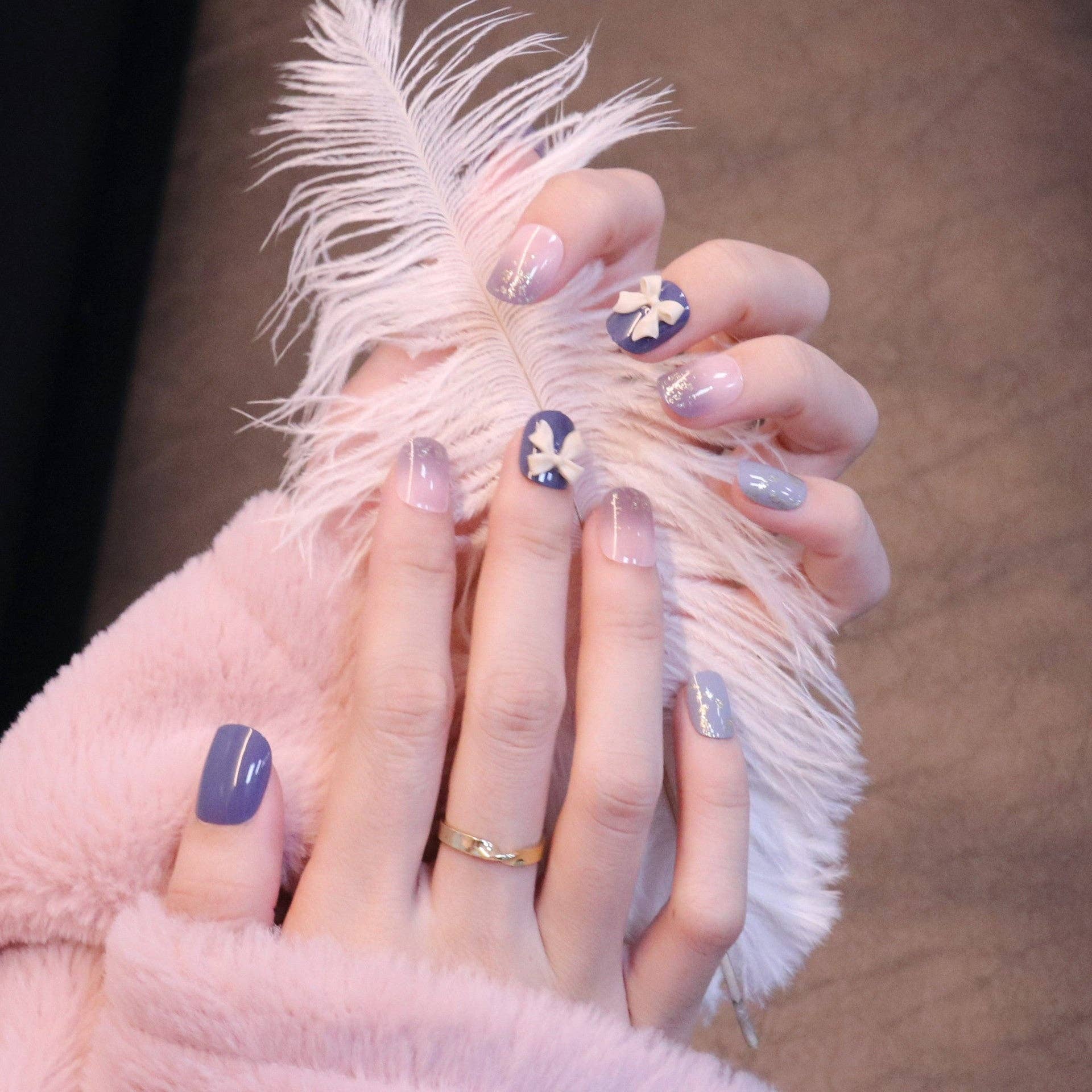 Molti colori Chiodi corti quadrati ovali viola a pressione con ciondolo a forma di fiocco in vendita all'ingrosso su Faire5