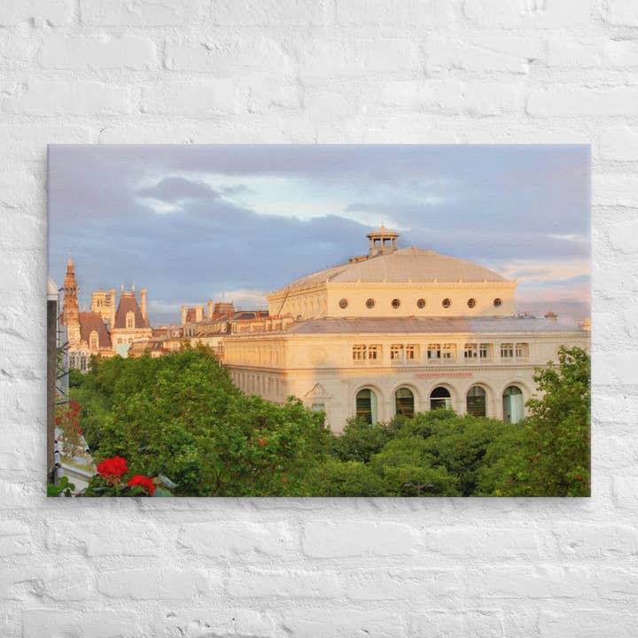 Impressions sur toile Parisian Courtyard pour la vente par Monmouth Paragon