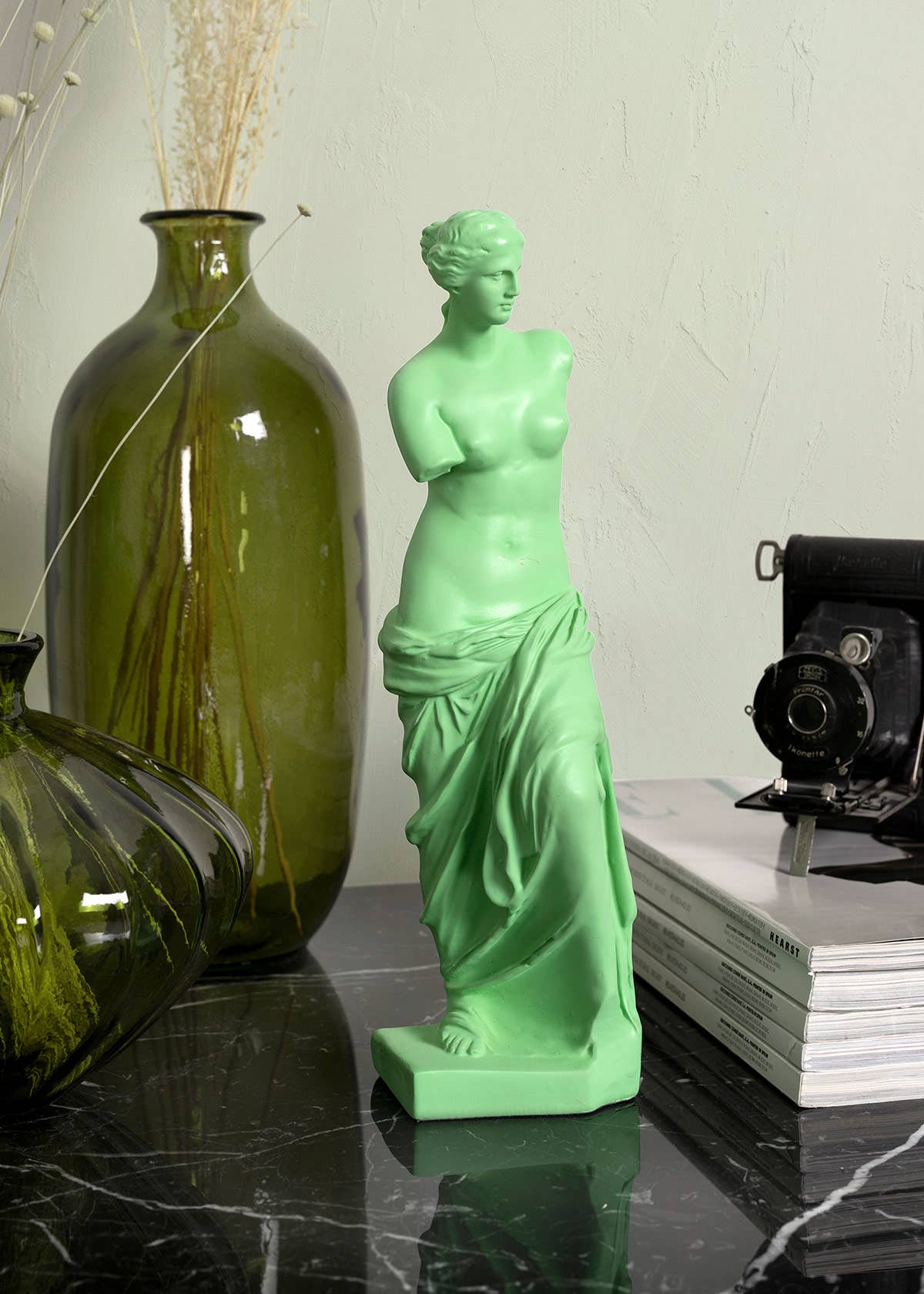 Gdeco - Wholesale Sculpture - Venus Green Resin Sculpture 30Cm2