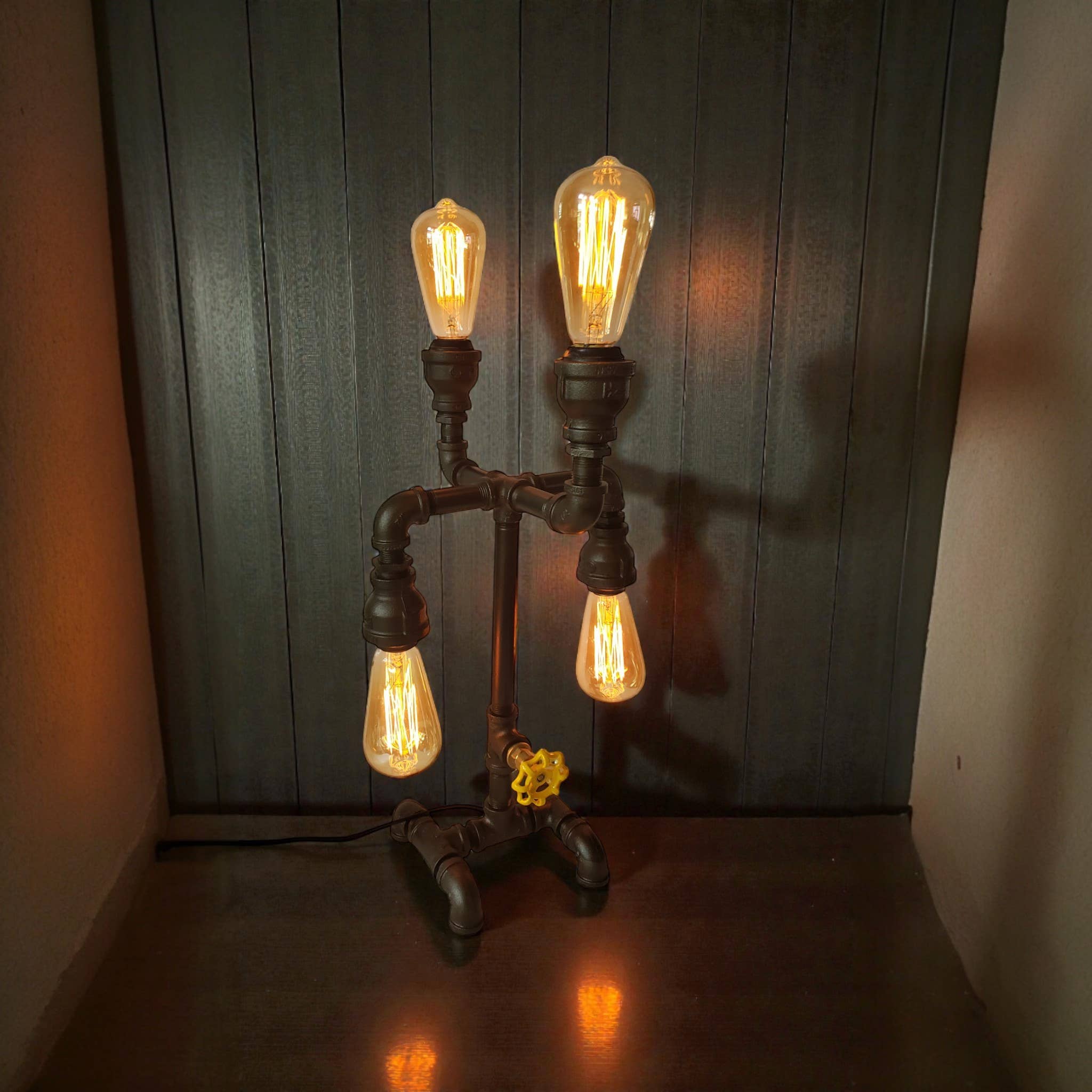 Mr. Willies Lighting - Wholesale Accent/Desk Lamp - Antique style Industrial Teardrop up/down Table Lamp 1