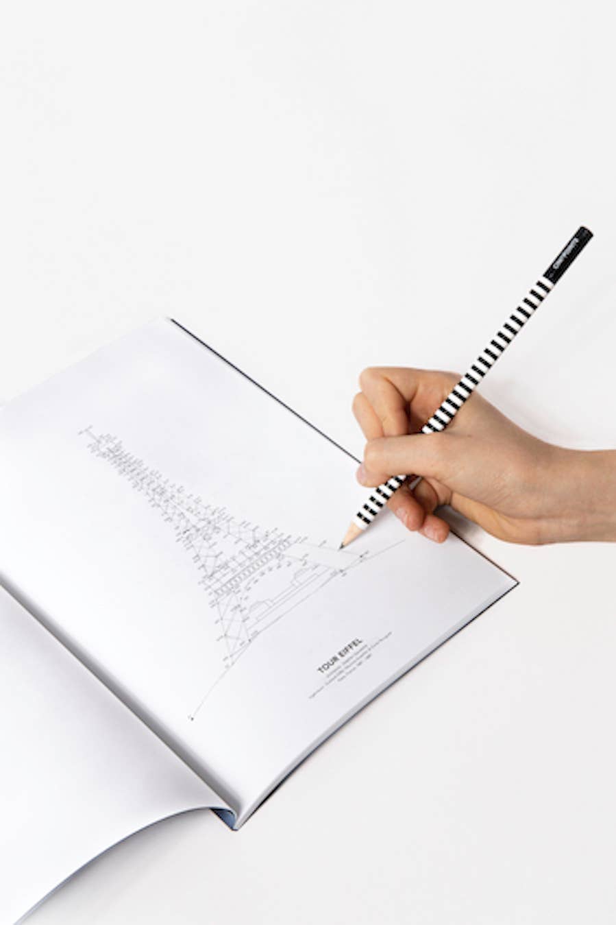 Cinqpoints - Wholesale Coloring & Activity Book - Adult - Paris Dot to Dot notebook - Christmas Gift1