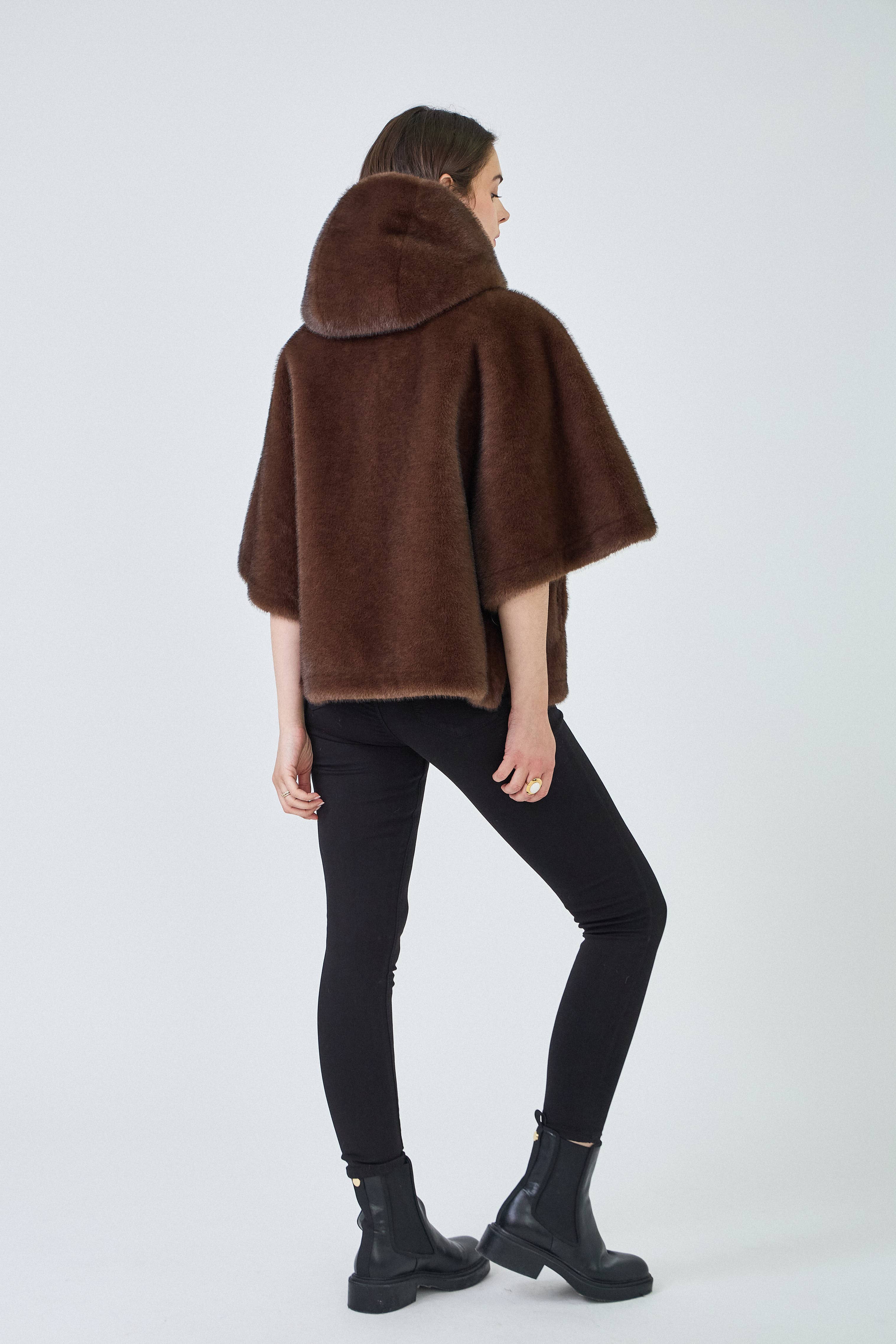 Giovanni Paris - Vendita all'ingrosso Pelliccia/Pelliccia sintetica - Donna - Mantella Alizée con cappuccio in ecopelliccia3