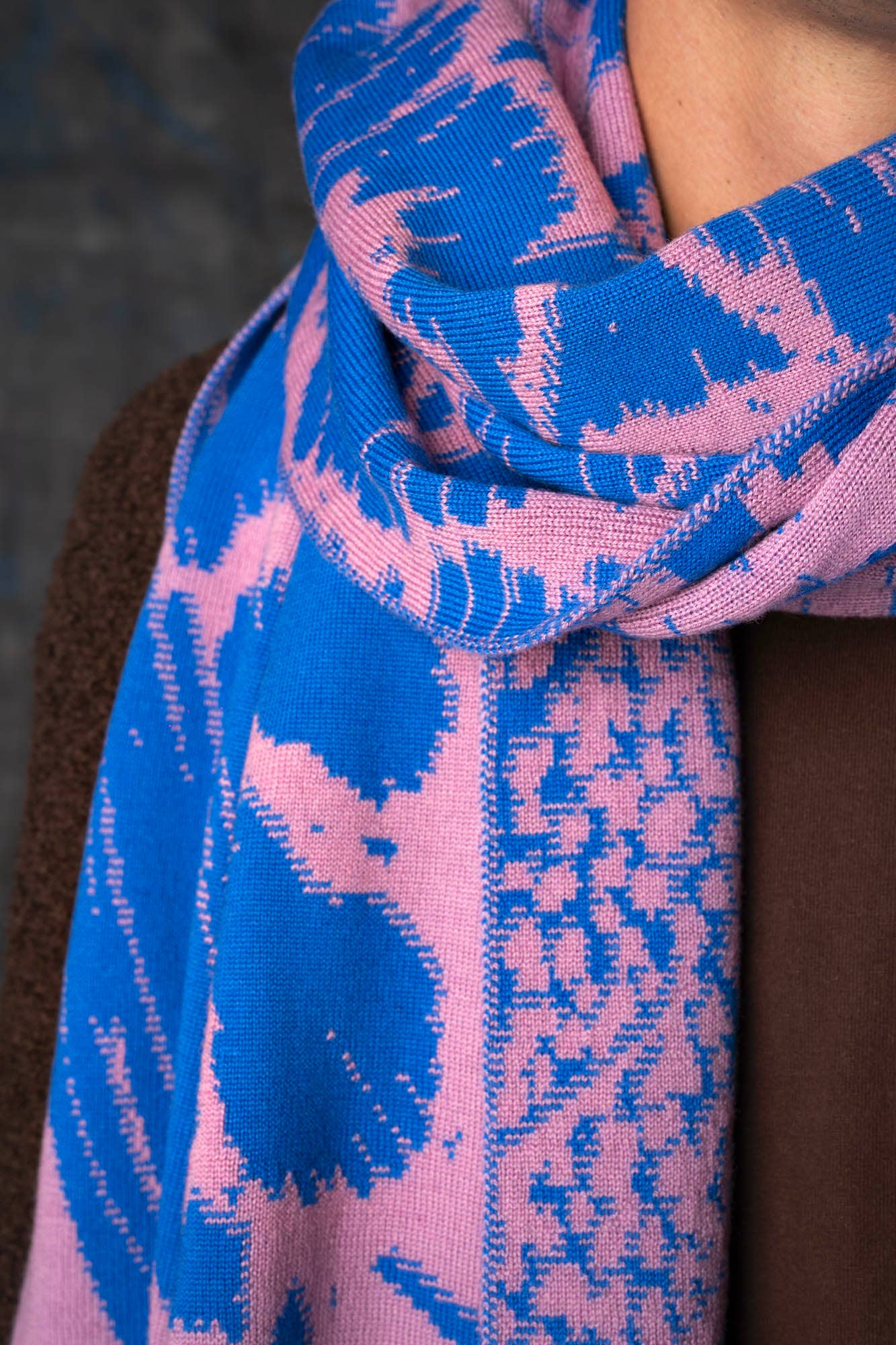 Wolvis - Wholesale Scarf - Women's - Aurata cobalt • maxi4