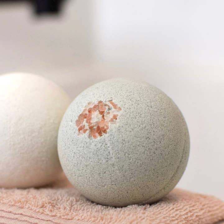 Genuine Bodycare - Wholesale Bath Bomb/Fizz - Eucalyptus + Mint Bath Bomb4