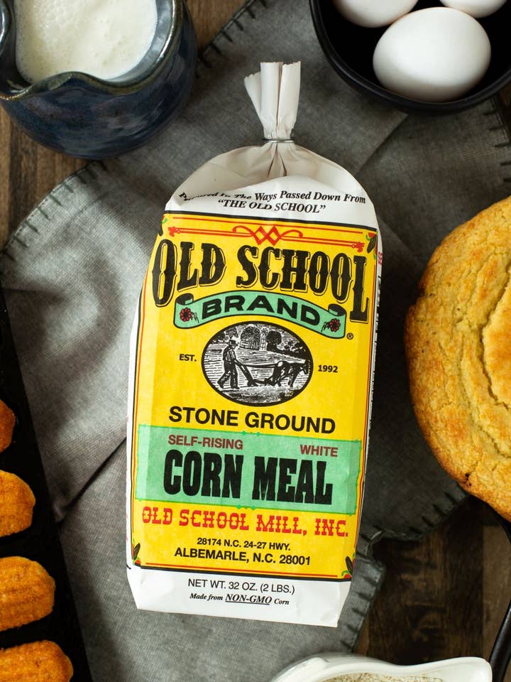 Self Rising White Corn Meal, 30oz. for wholesale by Old School Brand™