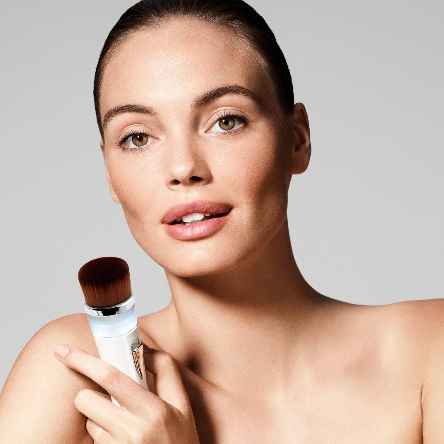 LUMINESS - Wholesale Makeup Brush Set - Kinetic Smooth & Flawless Multi-Speed with Makeup Brush22