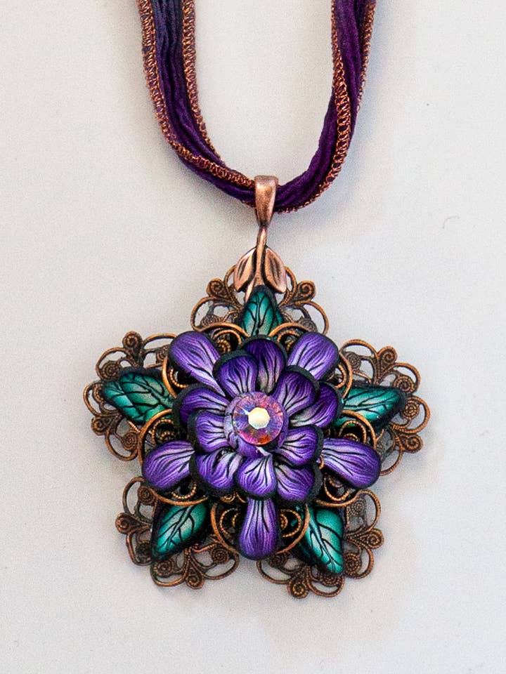 Blommig hänge Stor - Lila Passion för wholesale av Petal Pushers by Janet Pitcher