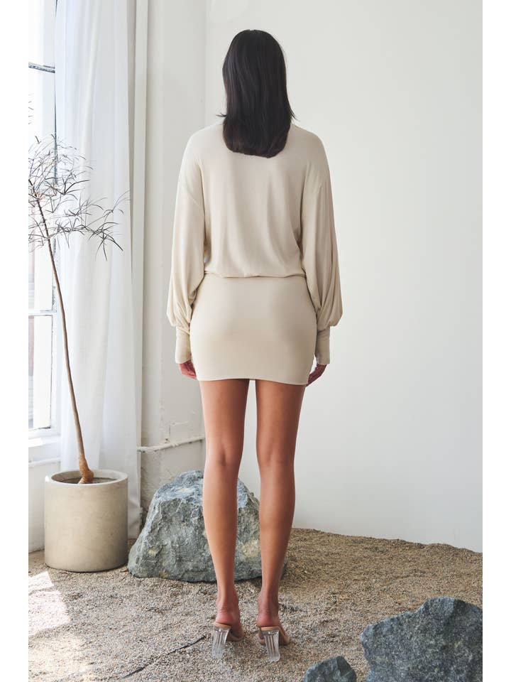 No Vacancy - Vendita all'ingrosso Vestito - Donna - Mini abito con collo alto e collo a scialle con fori per i pollici9