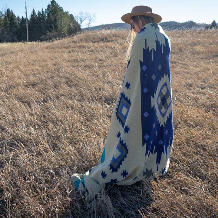 Alpaca Threadz – wholesale Throw blanket – Andean Alpaca Wool Blanket - Ocean Breeze - Light Blue/Dark